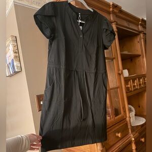 NEW NWT MEDIUM Classic Pocketed Black Dress. Tie Waist. MUST BE BUNDLED